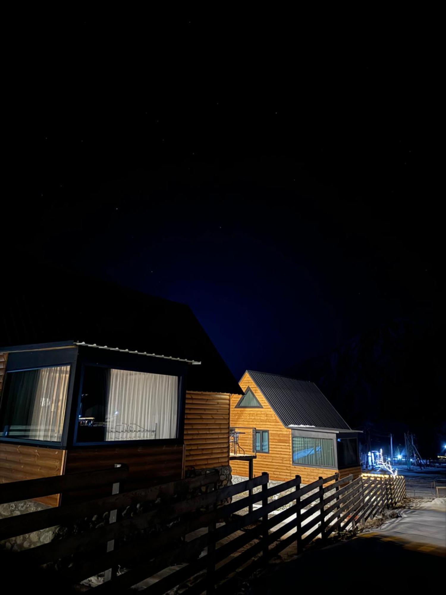 Traveler'S Cottages In Kazbegi Екстер'єр фото