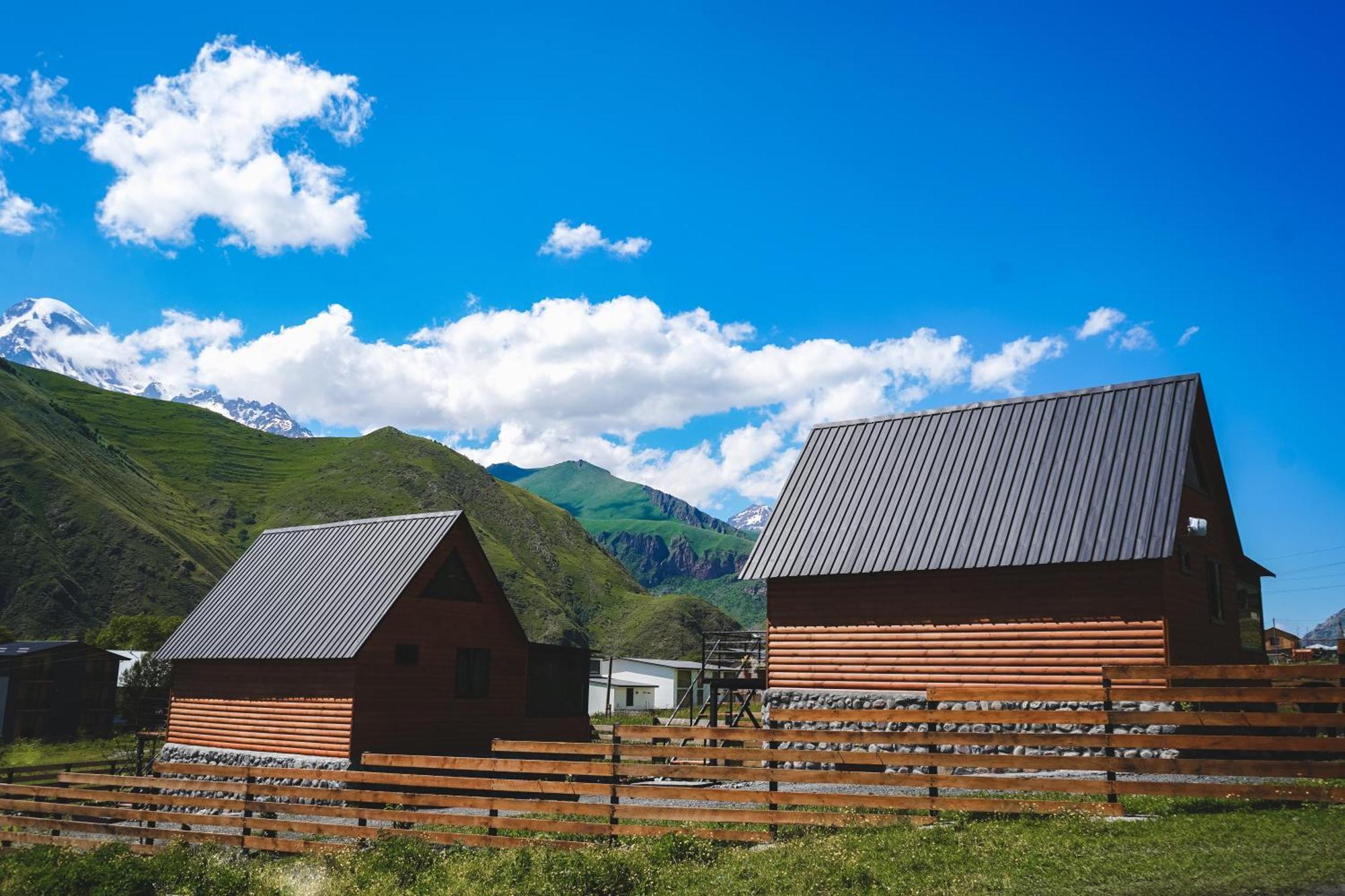 Traveler'S Cottages In Kazbegi Екстер'єр фото