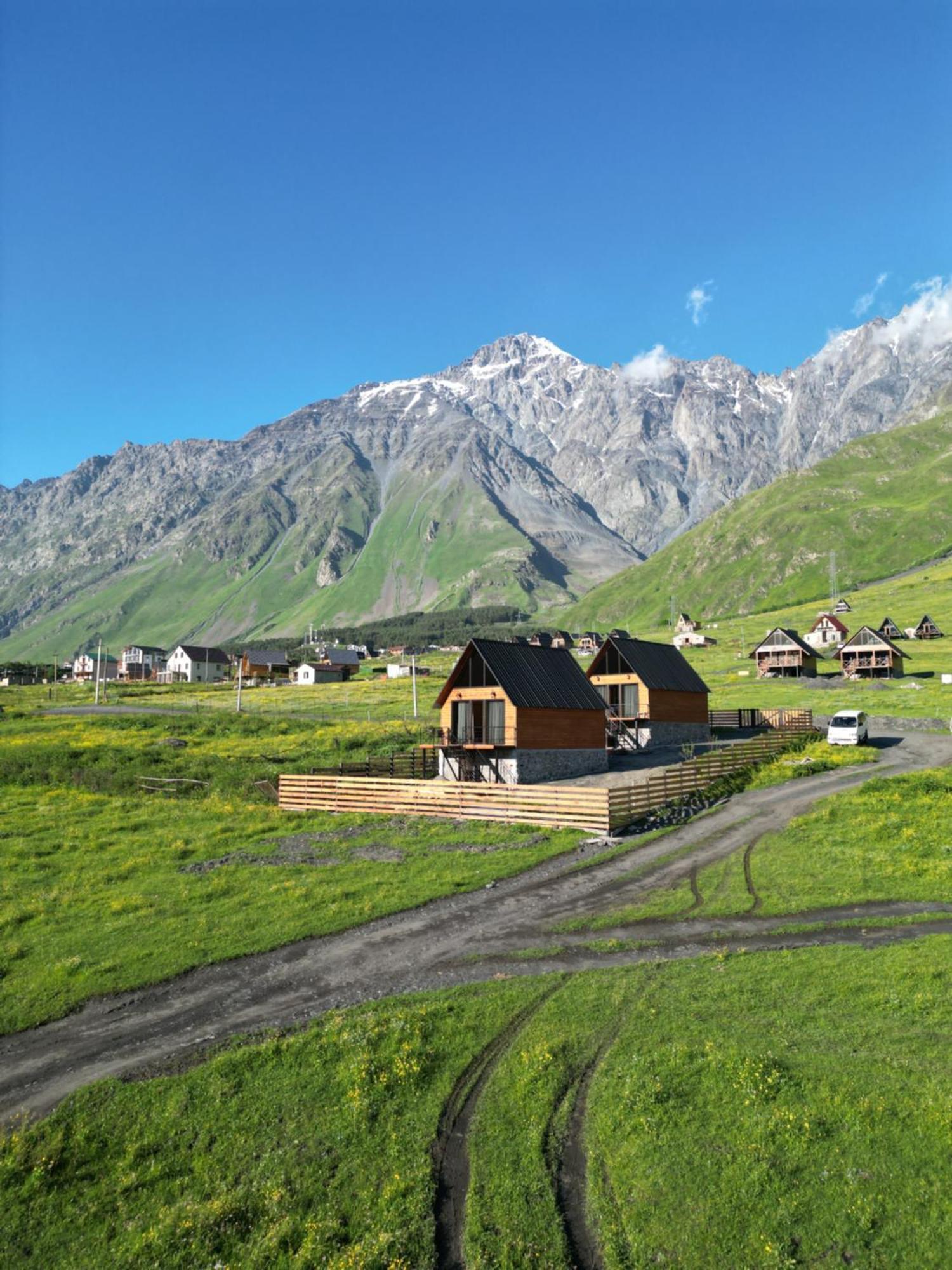 Traveler'S Cottages In Kazbegi Екстер'єр фото