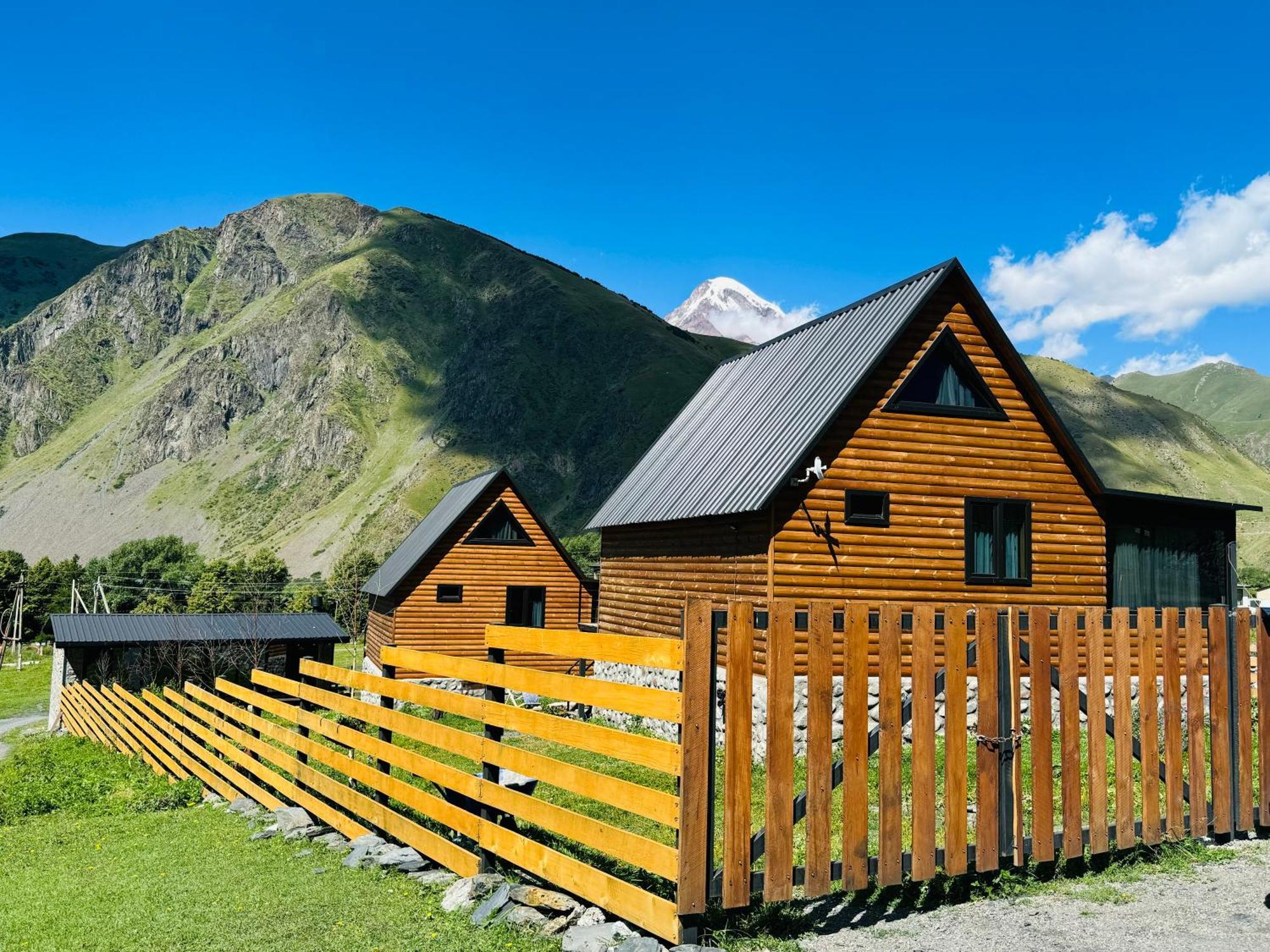 Traveler'S Cottages In Kazbegi Екстер'єр фото