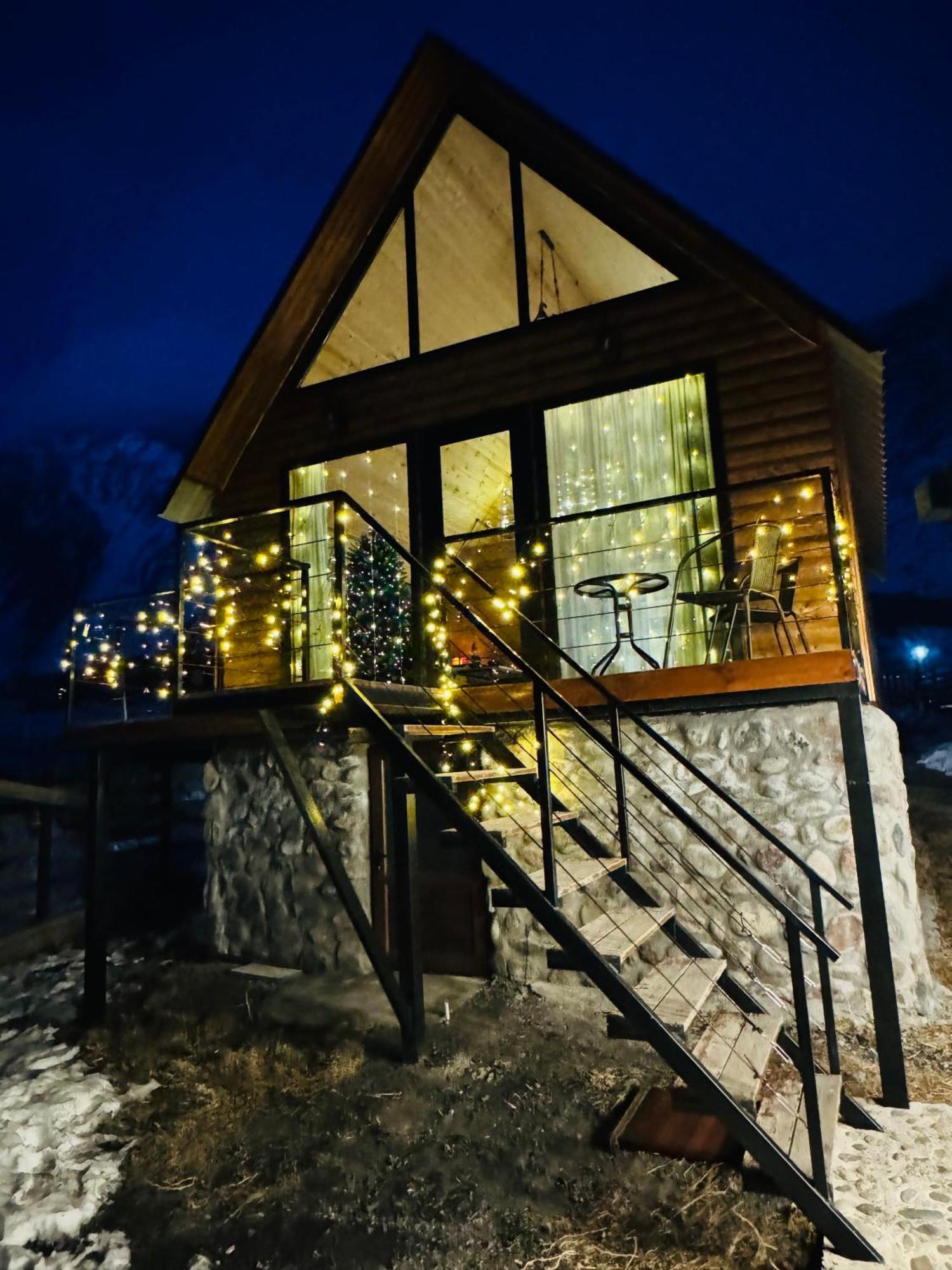 Traveler'S Cottages In Kazbegi Екстер'єр фото